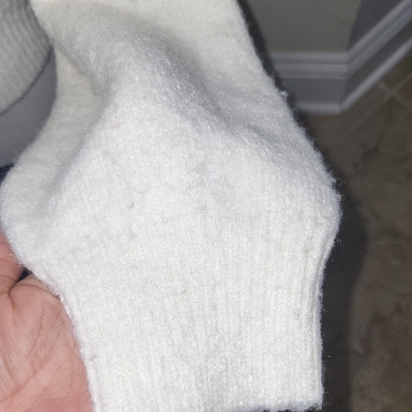 Off White Knit Sweater Showing TEDDY BEAR with Bow design. - Picture 8 of 13